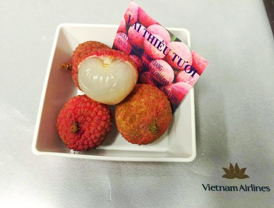 Vietnam Airlines dua dac san vai thieu len may bay hinh anh