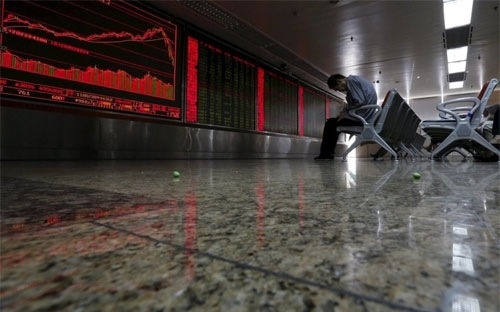 Dan Trung Quoc ban gap nha de bu lo chung khoan hinh anh