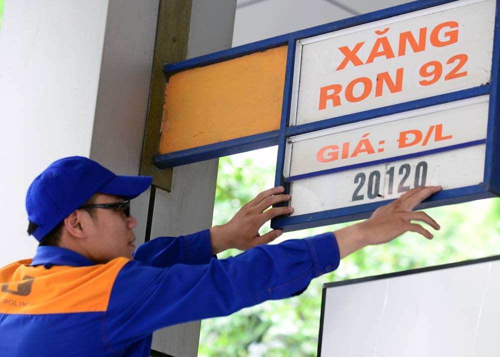 Gia xang giam tu 15h hinh anh