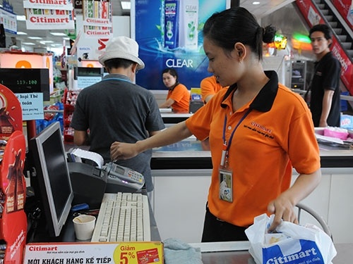 Người tiêu dùng nên cẩn trọng khi sử dụng thẻ tín dụng. Ảnh: Nguoitieudung.