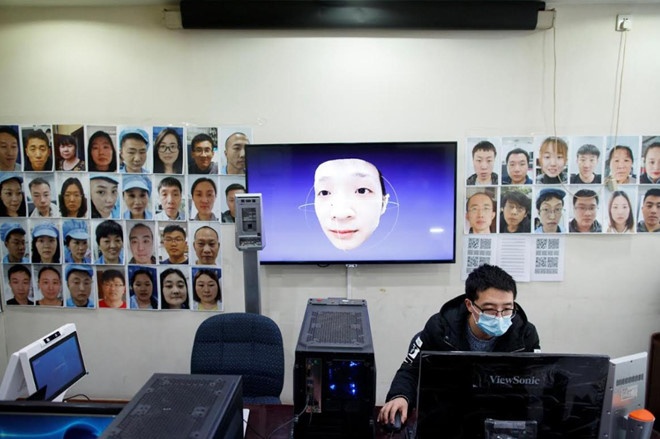 Deo khau trang cung khong the thoat o Trung Quoc hinh anh