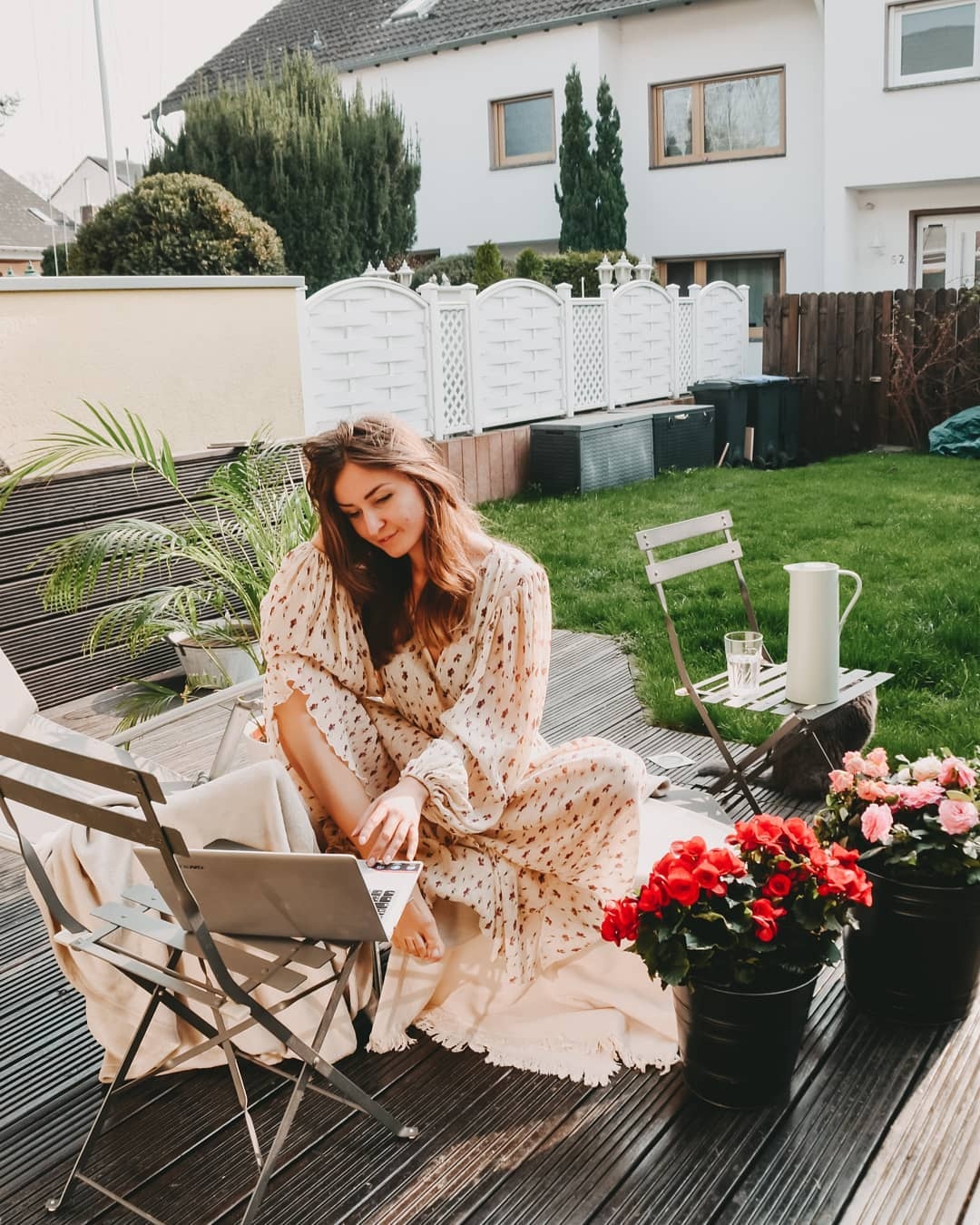 goc lam viec hi-tech,  lam viec tai nha,  COVID-19,  lam viec tu xa,  cach ly xa hoi anh 6