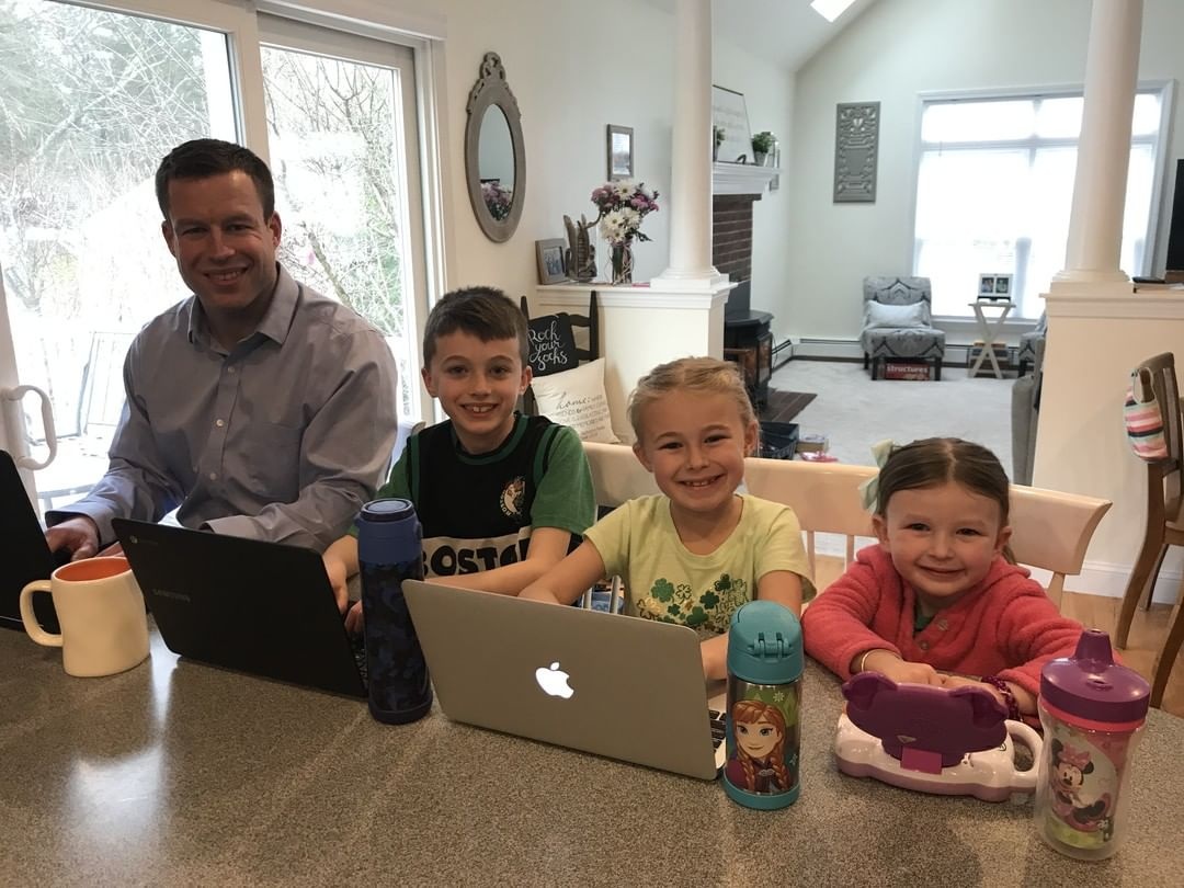 goc lam viec hi-tech,  lam viec tai nha,  COVID-19,  lam viec tu xa,  cach ly xa hoi anh 11