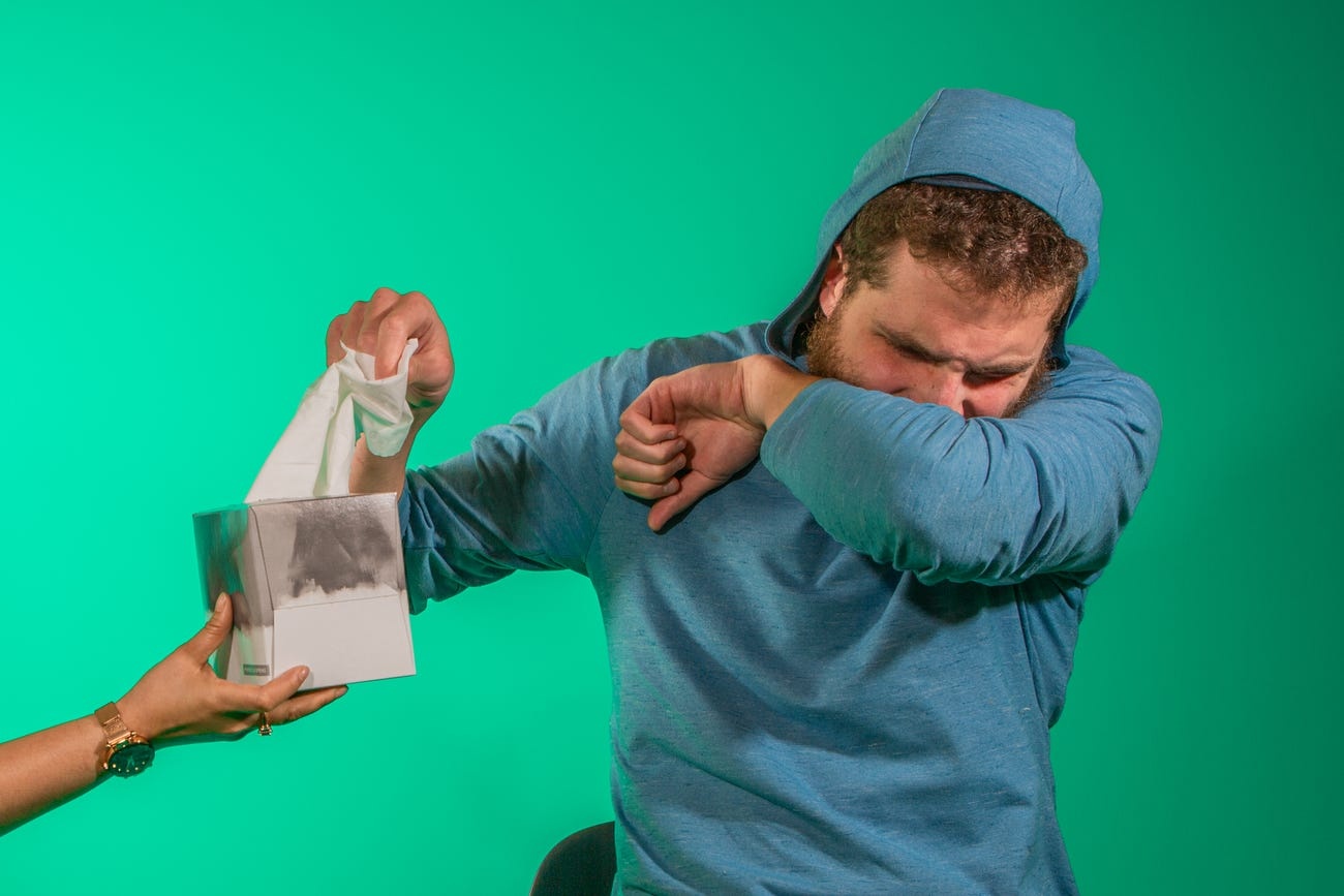 Chat thai cua benh nhan khoi Covid-19 van chua virus hinh anh