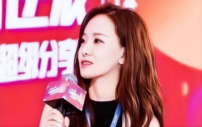 Khoc khi ong Abe mat, phong vien Trung Quoc bi bat nat den muc tu sat hinh anh