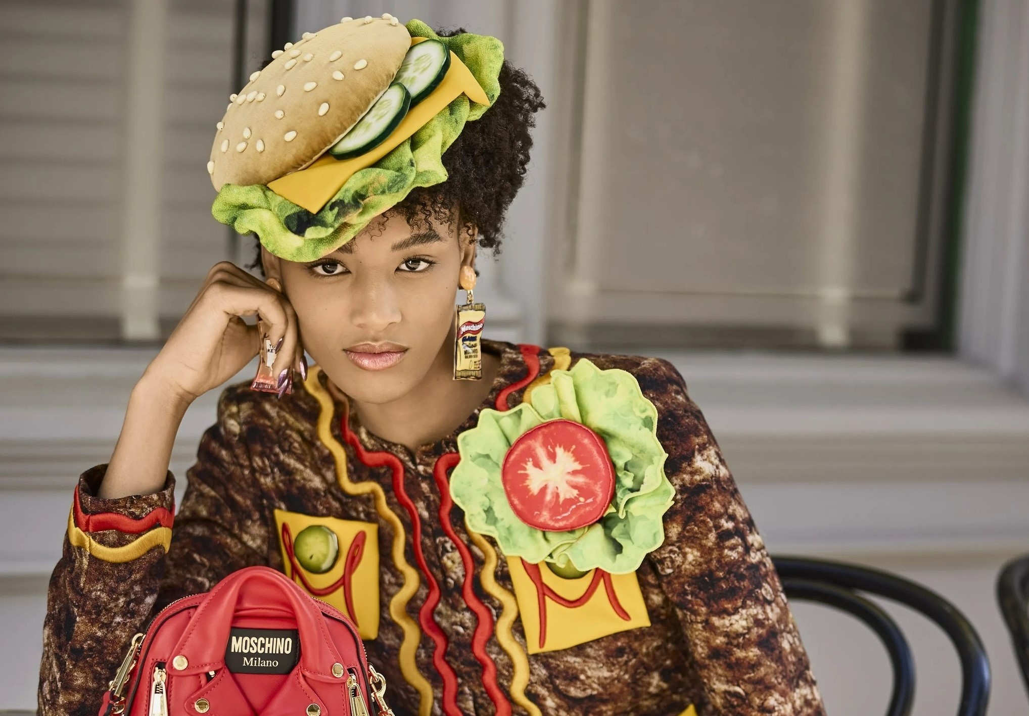 Trang phuc hoa tiet thuc an thanh xu huong hinh anh