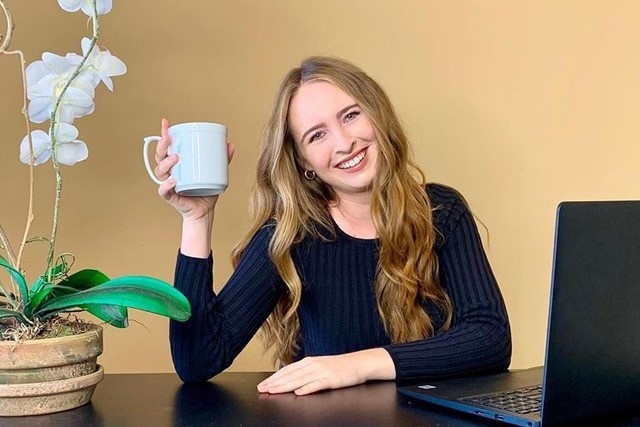 Kiem 2 trieu USD nho day Excel tren mang hinh anh