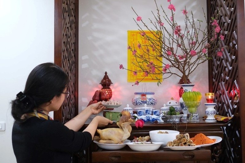 Nhung dieu nen tranh khi lau don ban tho ngay ong Cong ong Tao hinh anh