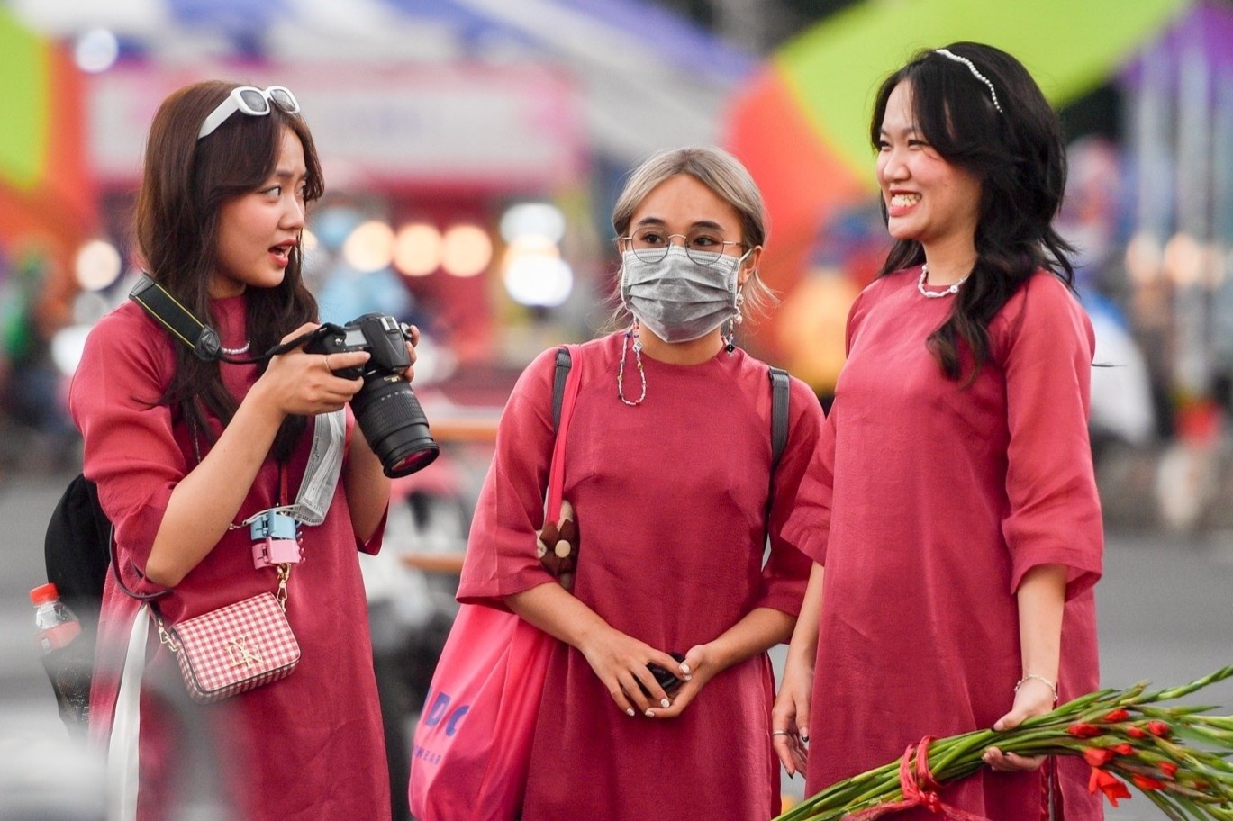 Doi dien cuoc 'tham van' luong bao nhieu, khi nao lay chong hinh anh