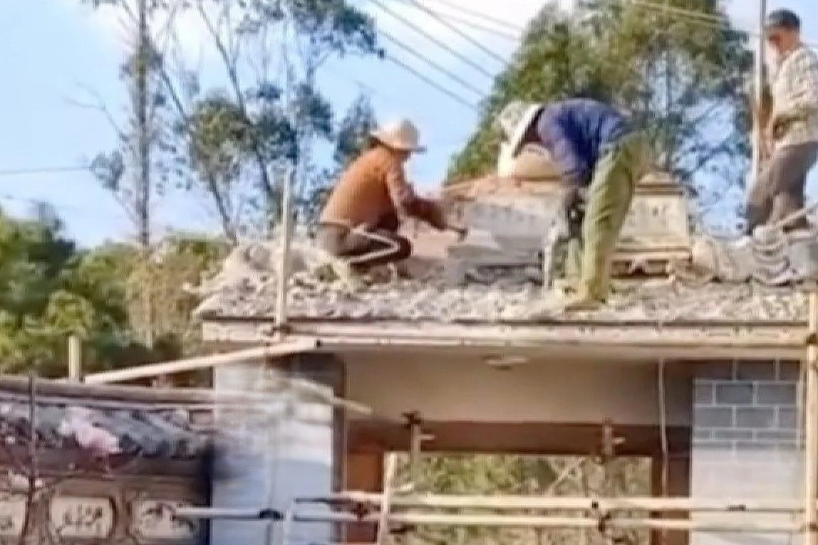 Nghe loi thay phong thuy, xay lai cong nha de mong con mau co vo hinh anh