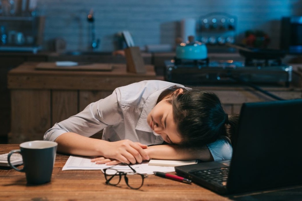 Cong ty phai tra gia vi bat nhan vien lam ngoai gio hinh anh