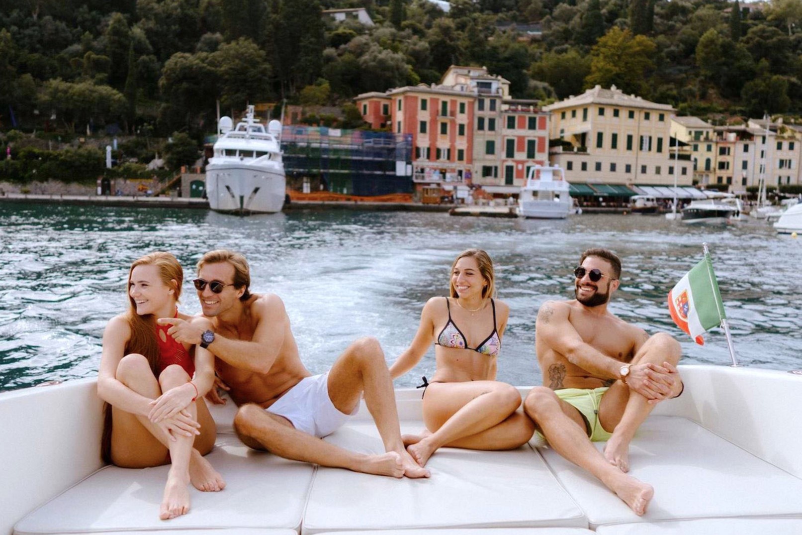 Noi cam khach du lich selfie hinh anh