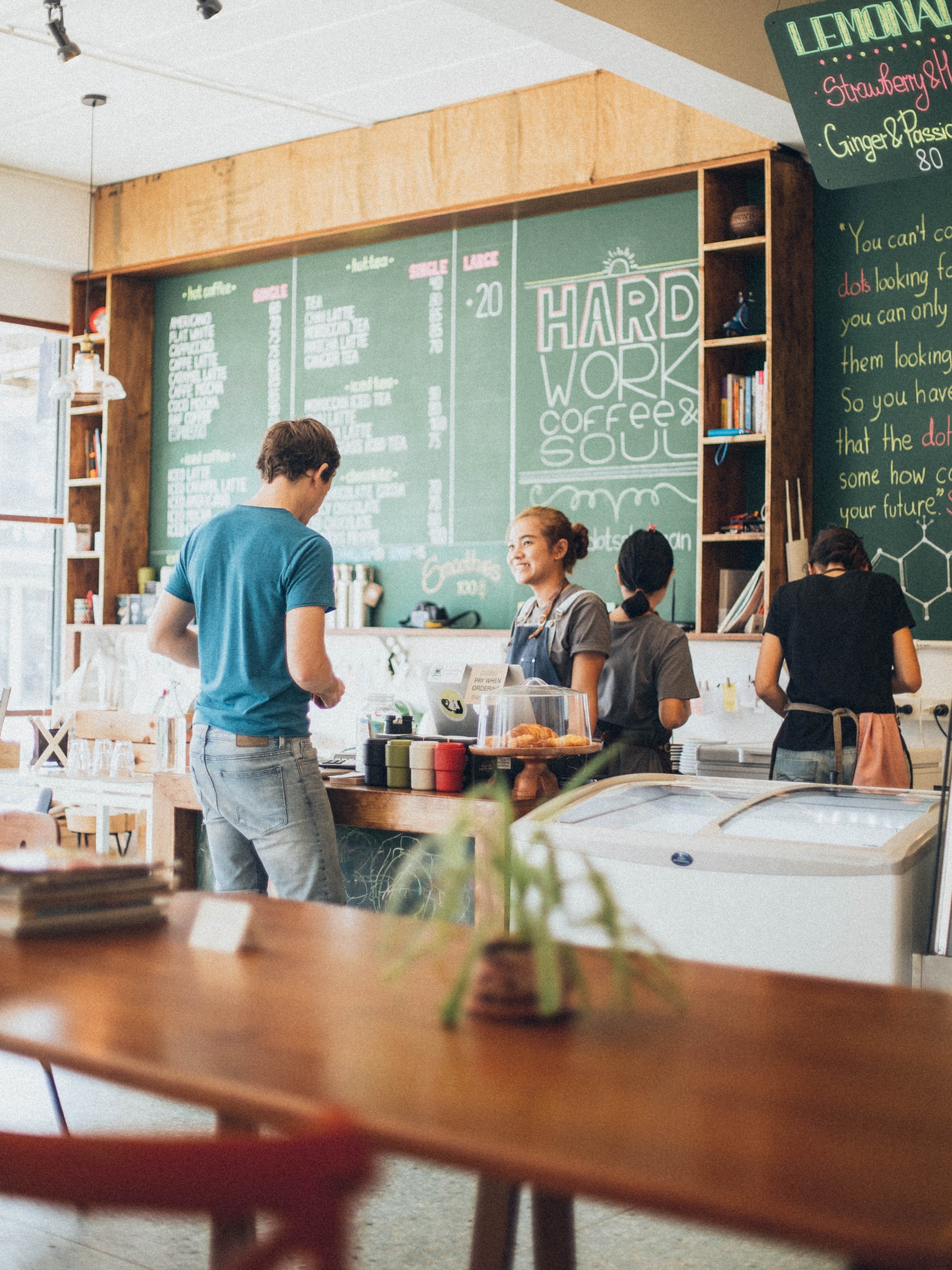 lam viec xuyen le anh 9