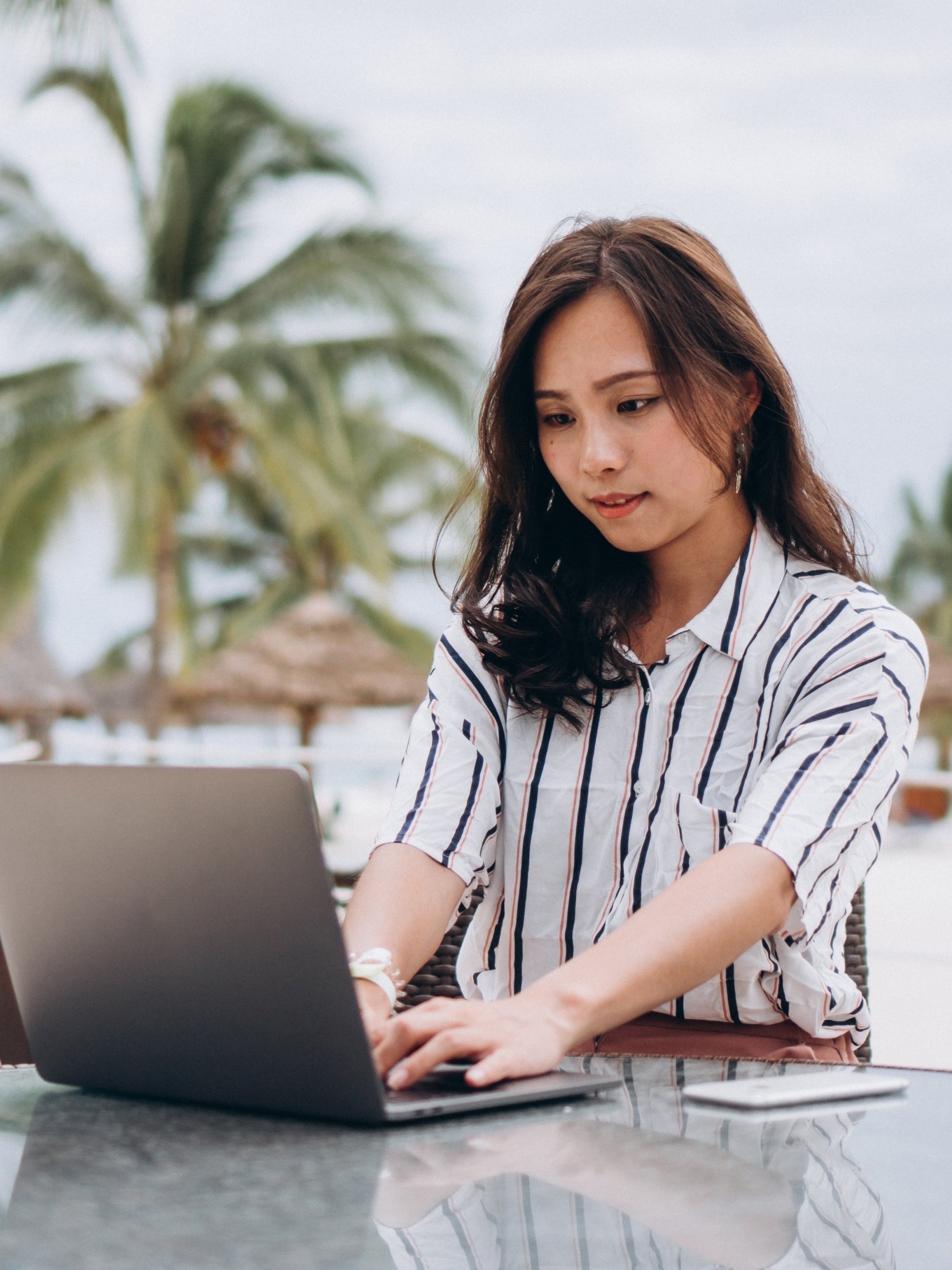 lam viec xuyen le anh 6