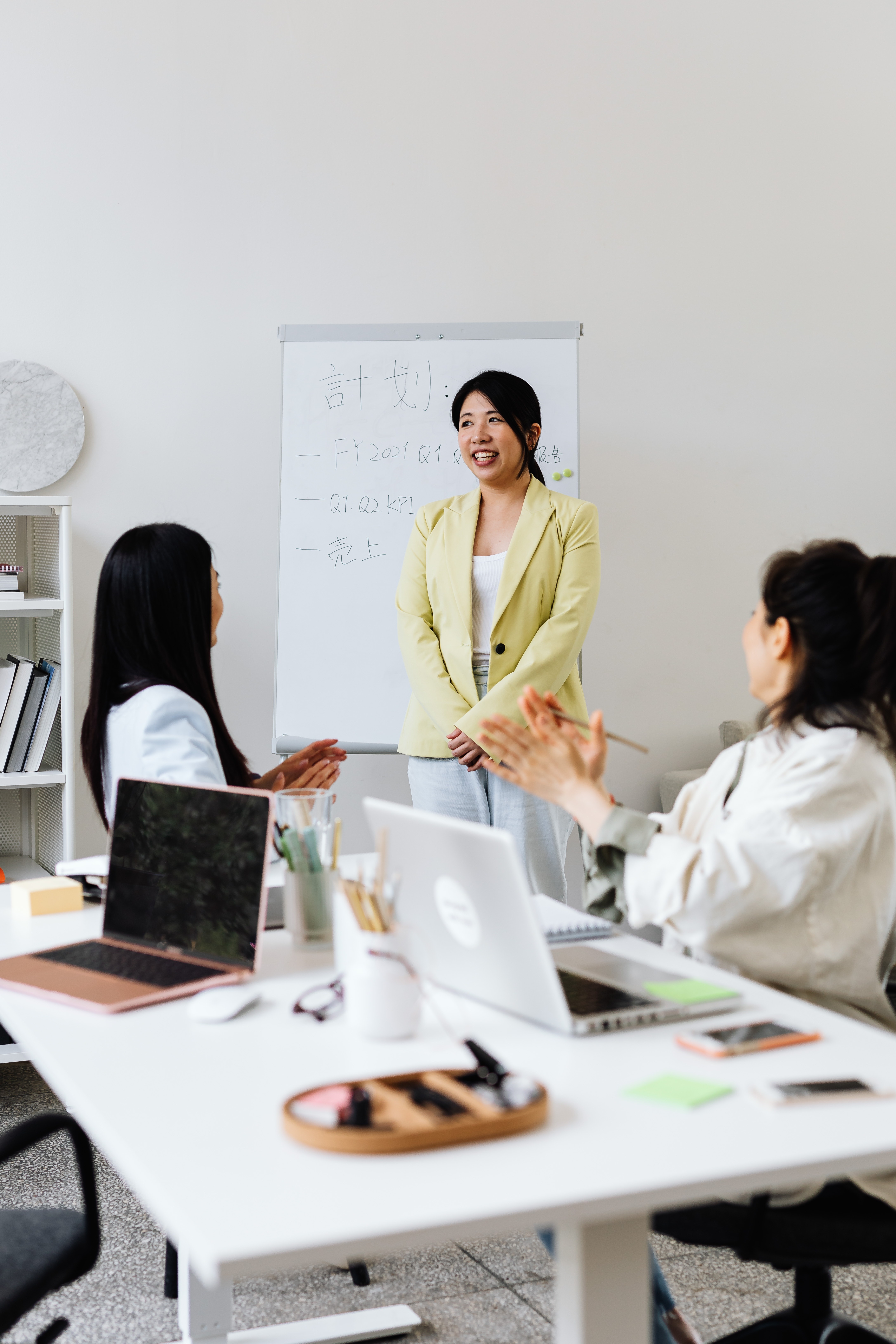 van phong im lang anh 3