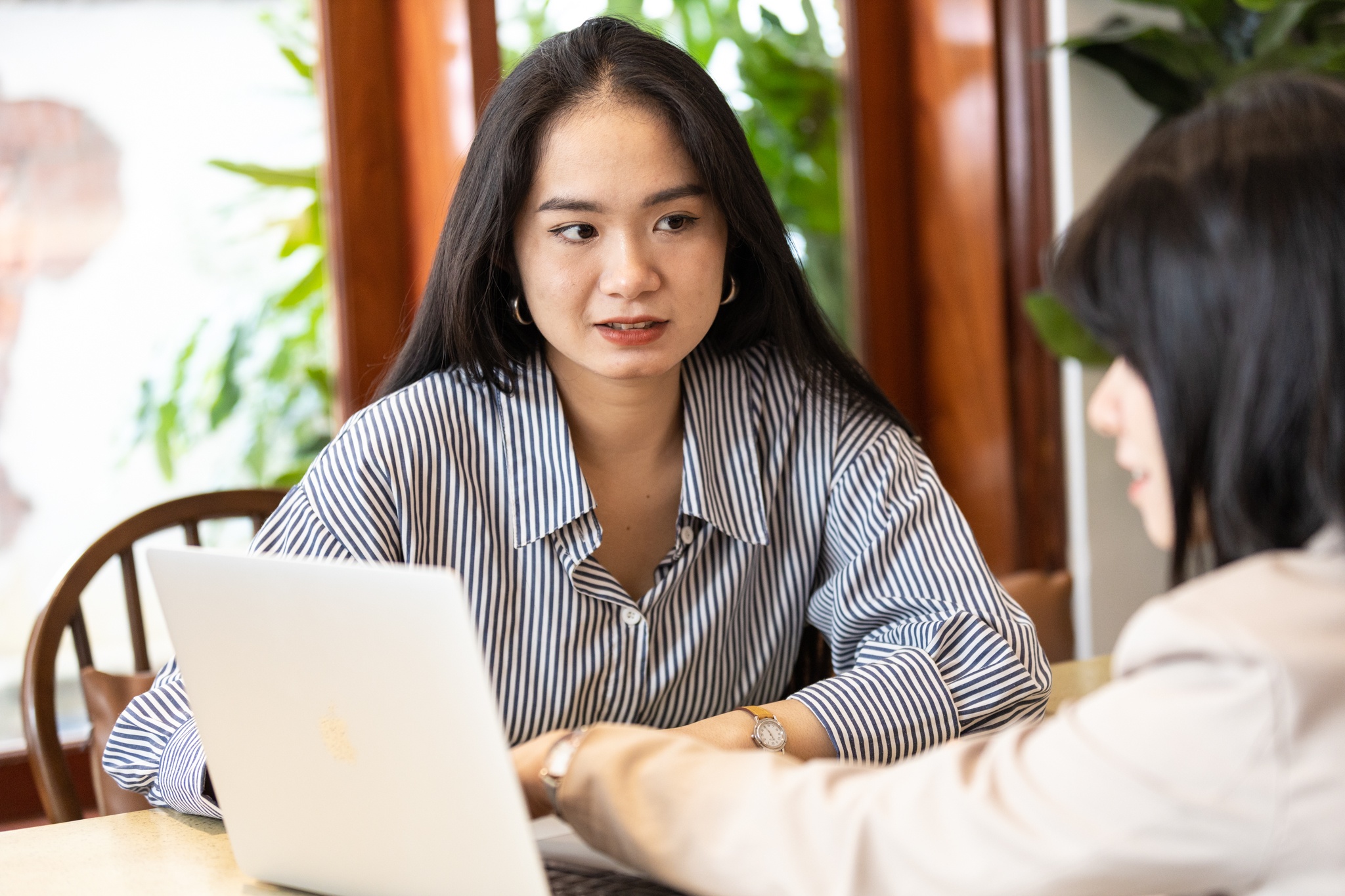 Phan nan dung cach moi duoc lang nghe hinh anh