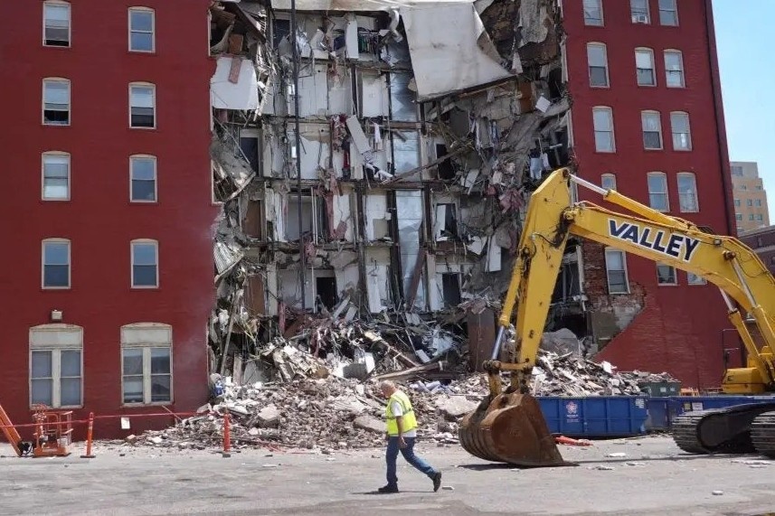 Thoat chet trong gang tac nho vet nut tren cua o My hinh anh