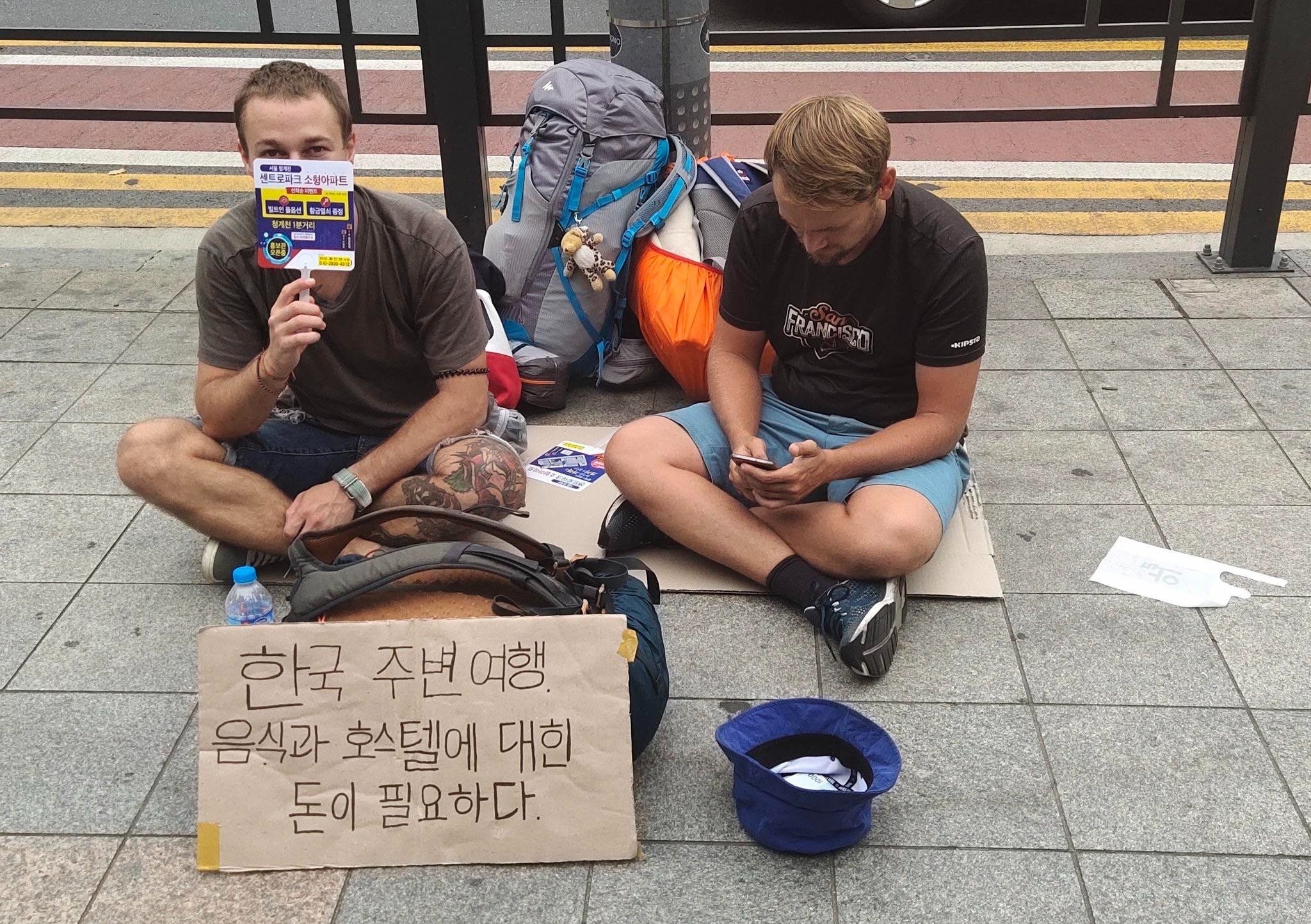 Nhung 'du khach an xin' bi ghet hinh anh