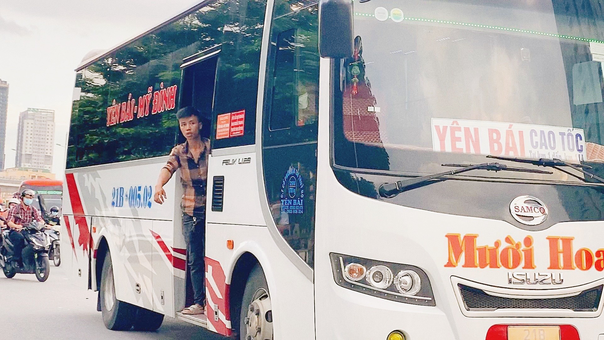 Bo Giao thong thuc giuc Ha Noi xu ly dut diem nan 'xe du, ben coc' hinh anh