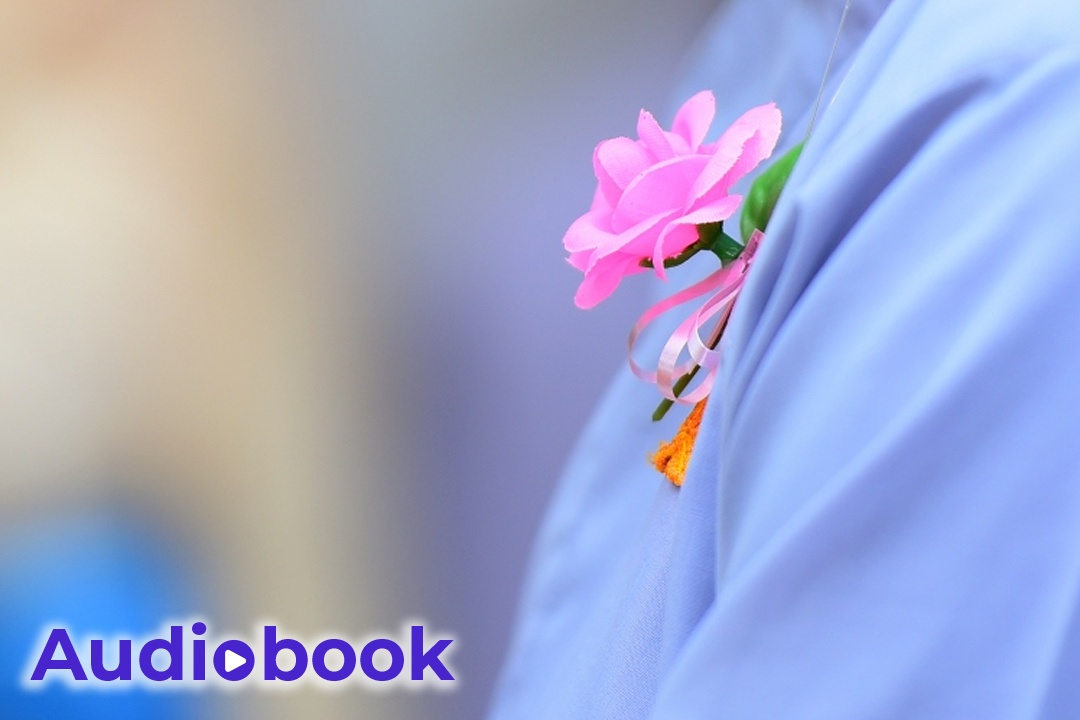 Bong hoa mau hong tren nguc ao hinh anh