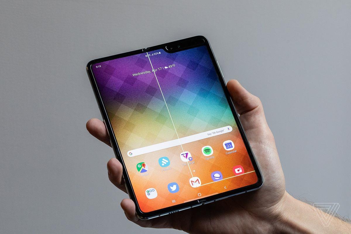Man hinh mot so chiec Galaxy Fold hong nang sau vai ngay su dung hinh anh