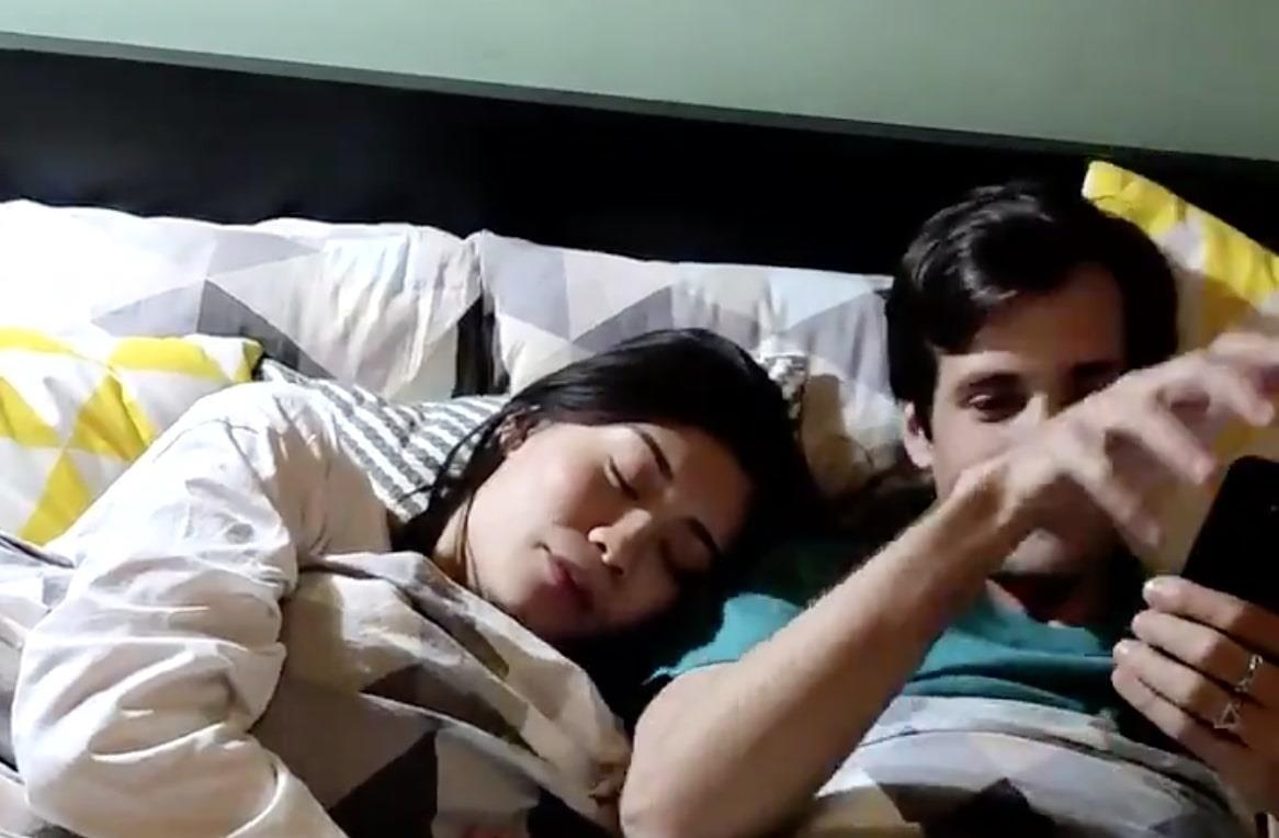 Quang cao khuyen khich viec ngoai tinh cua Xiaomi hinh anh