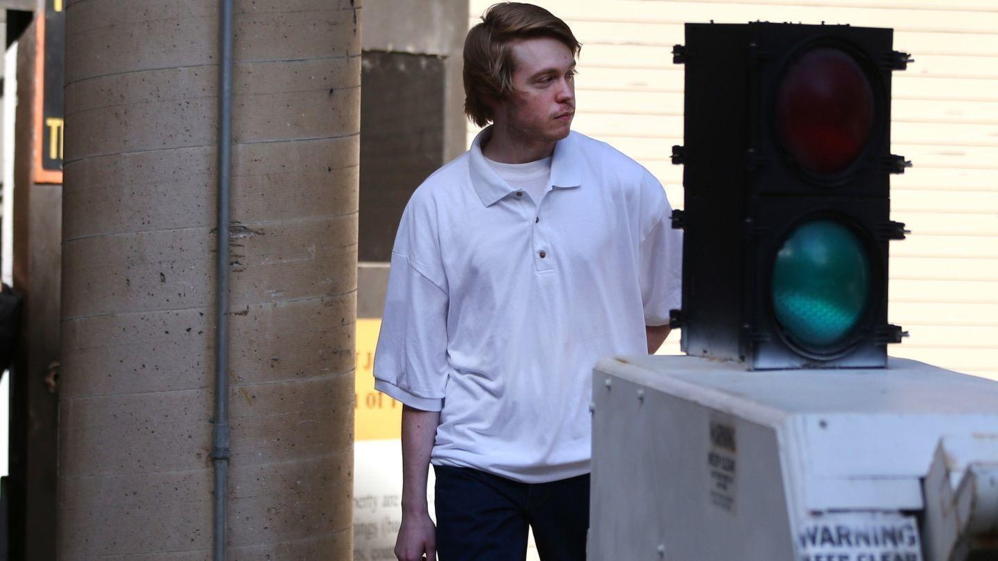 Du fan nu gui video khoe than, YouTuber ngoi tu 10 nam hinh anh