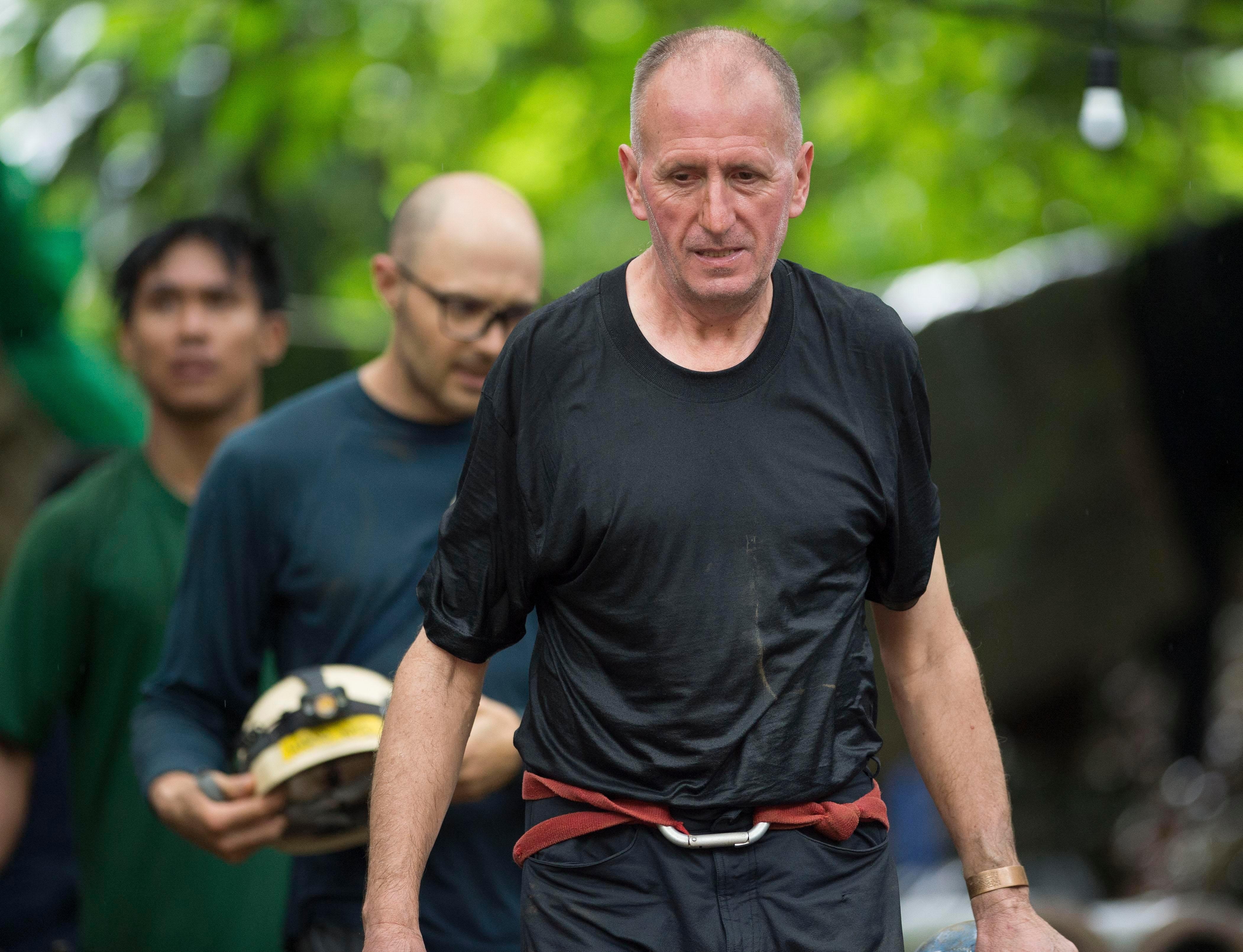 Elon Musk hau hoa,  Elon Musk cao buoc au dam anh 1