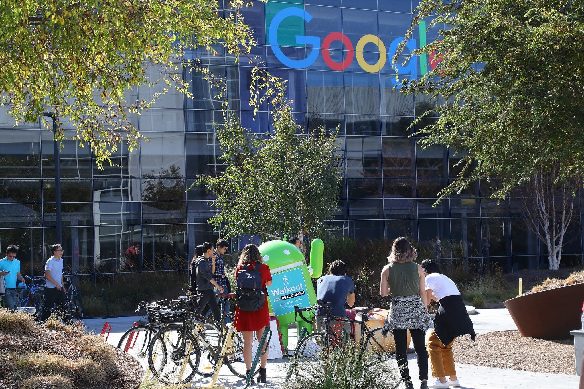 Moi truong lam viec cua Google te,  Google doi xu voi nhan vien te anh 3