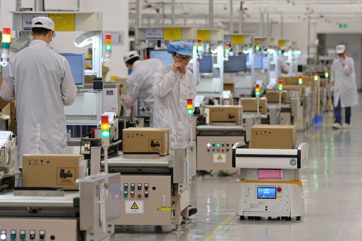 Huawei phu nhan thu nho quy mo san xuat,  Huawei va Foxconn anh 1