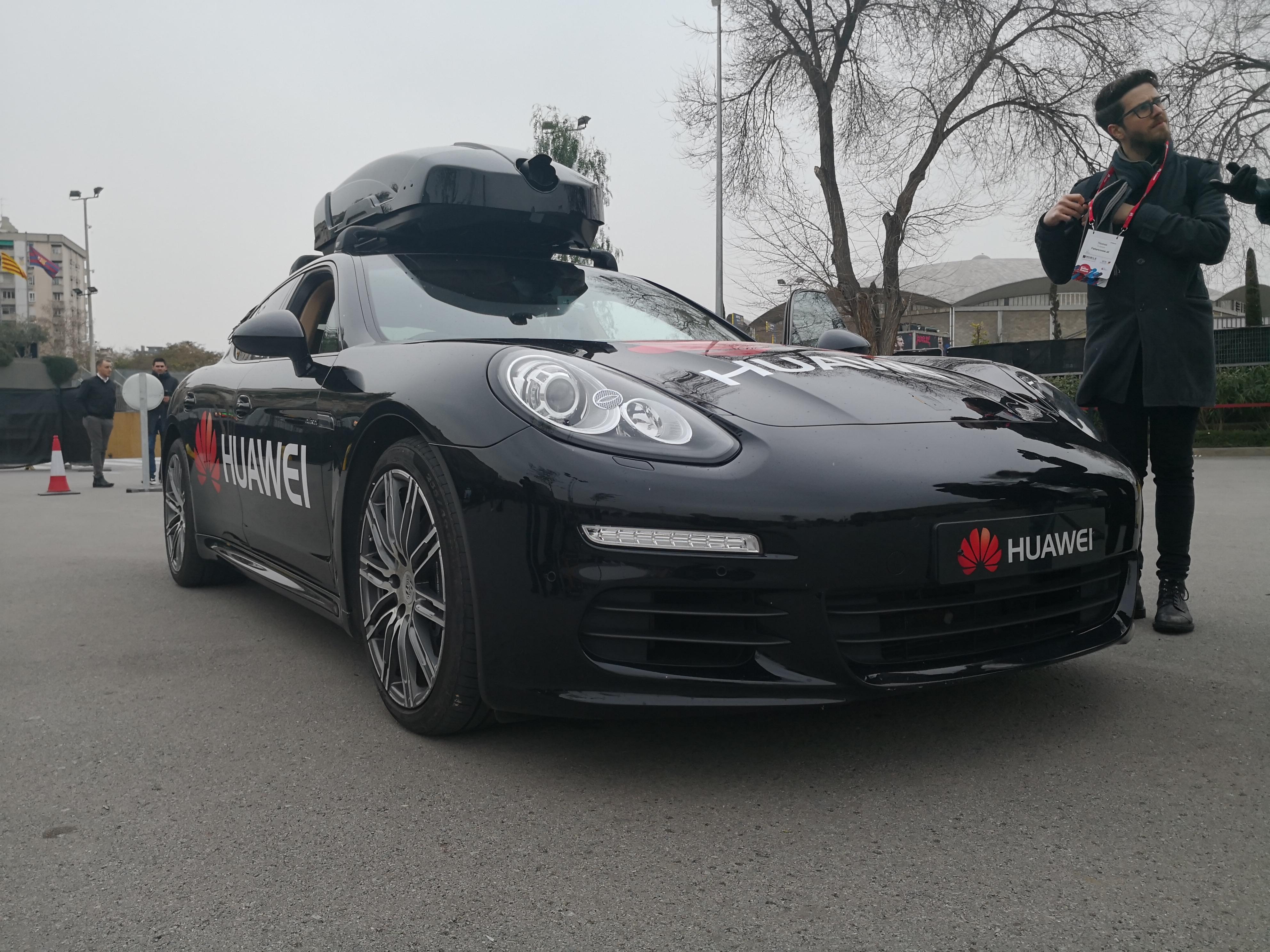 Kho khan du duong, Huawei van cong bo phat trien xe tu lai hinh anh