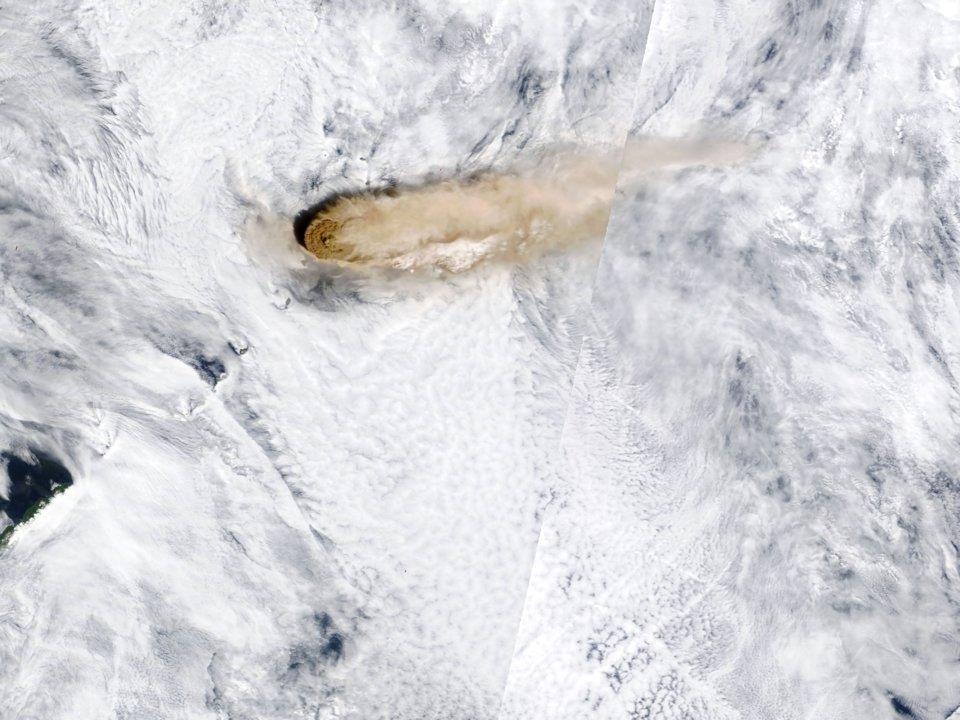 Ve tinh NASA chup nui lua anh 4