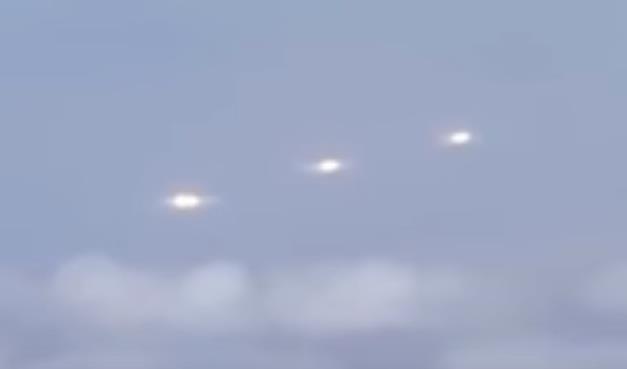 Su that ve UFO o Khu vuc 51 anh 4