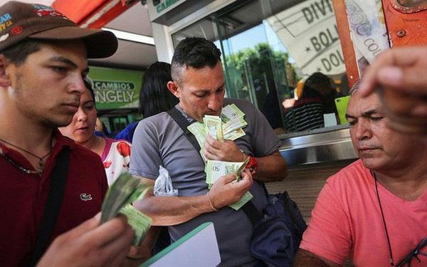 Mua dien thoai o quoc gia lam phat 1.000.000% Venezuela hinh anh