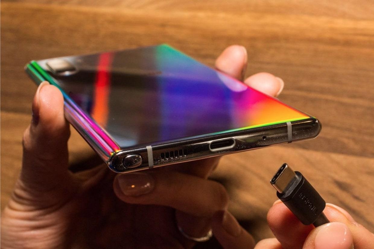 Jack tai nghe 3.5mm bien mat tren Note10 anh 1