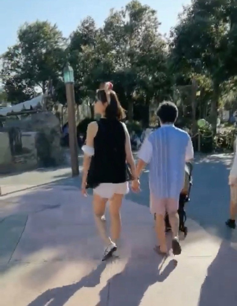 Vuong To Lam hanh phuc ben vo anh 3