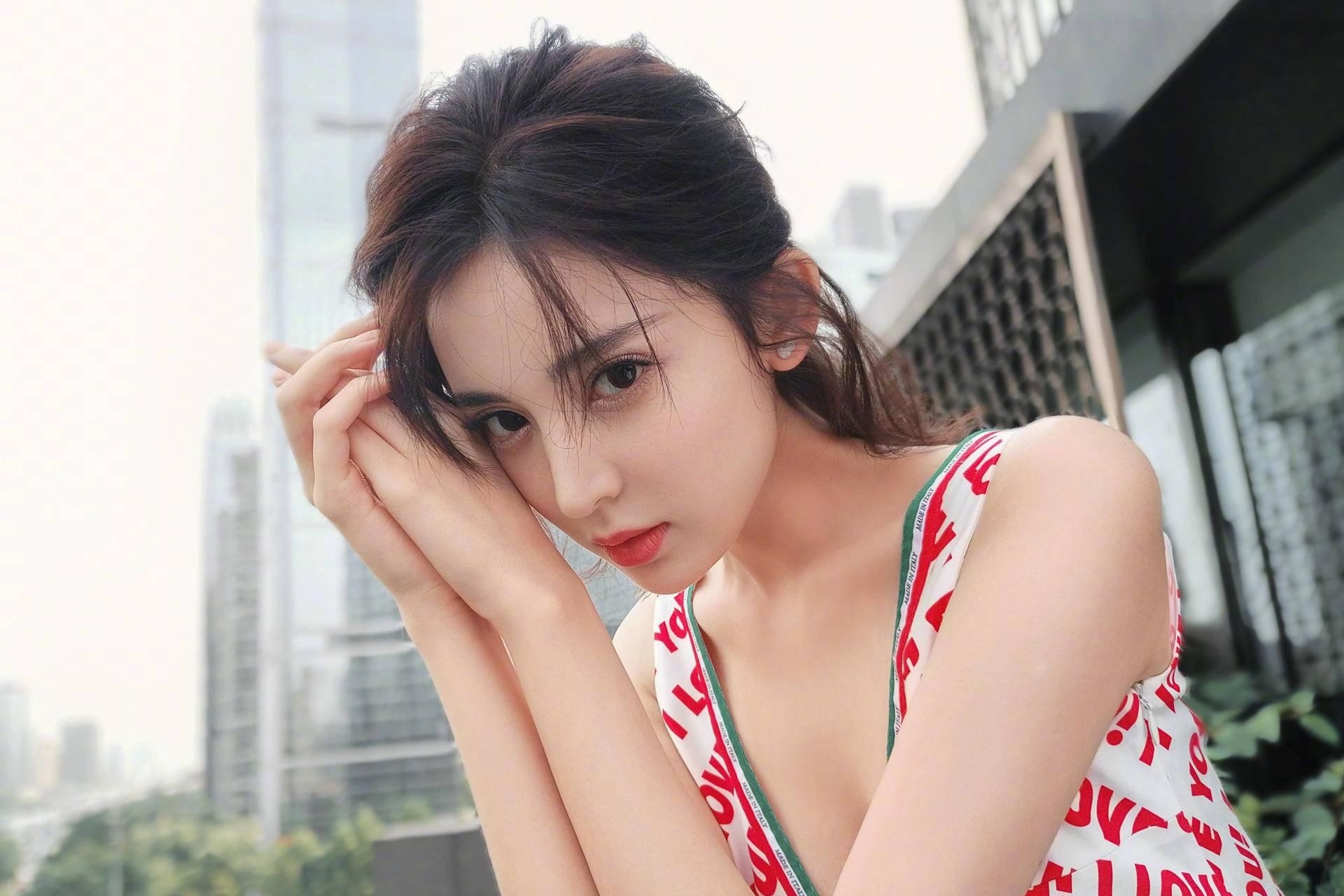 Co Luc Na Trat phan ung khi bi che ngoai hinh hinh anh