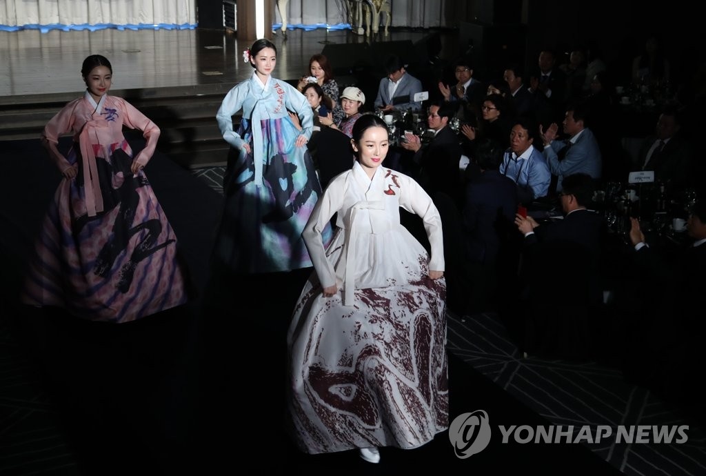 Hoa hau truyen thong Han Quoc anh 8