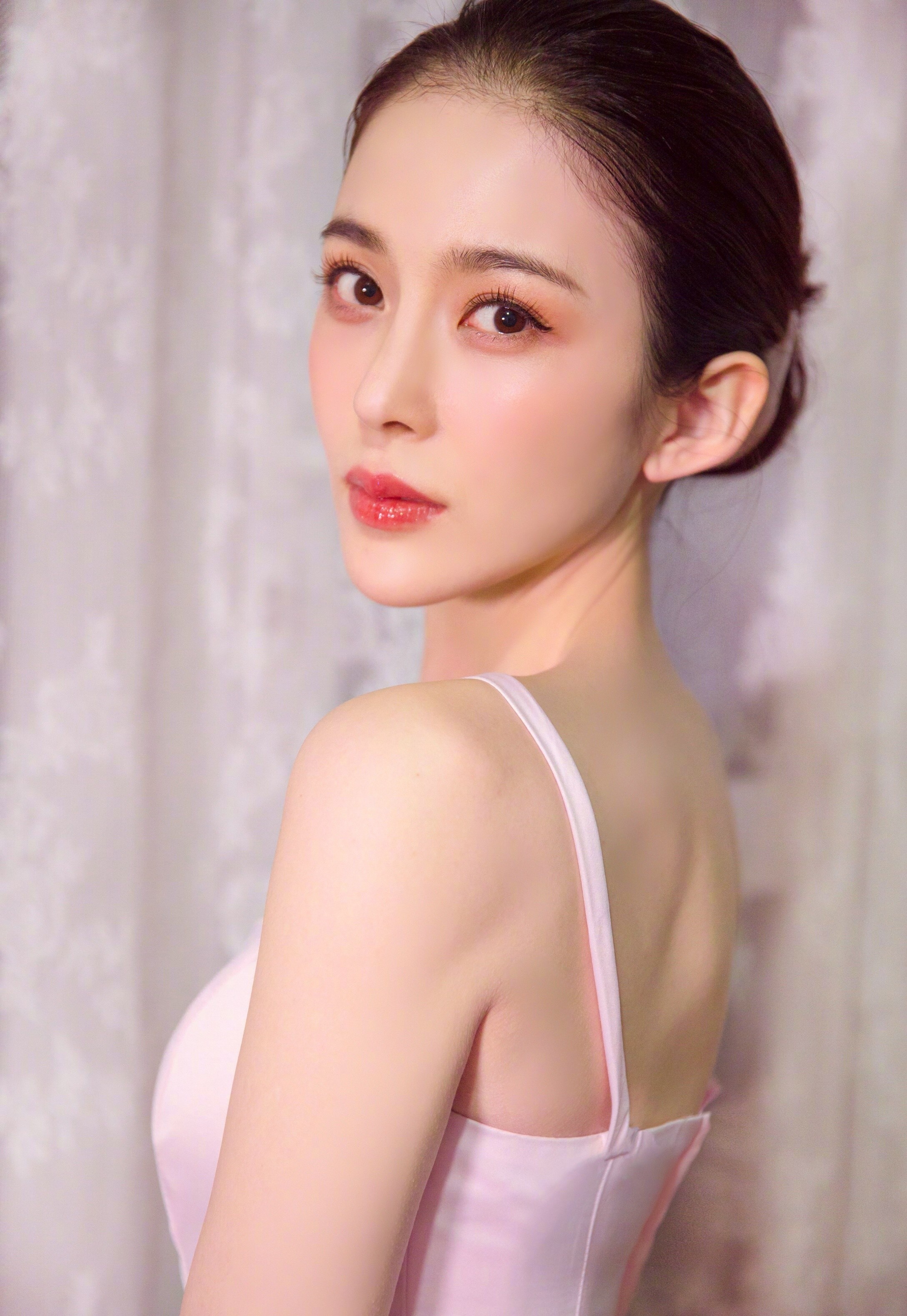 Nu chinh Truong An Nac lam thi phi anh 5