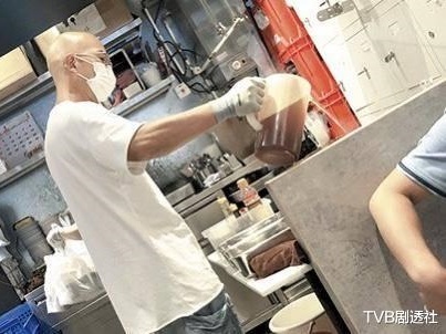 Tài tử TVB làm phục vụ quán ăn ảnh 1 Tai tu TVB lam phuc vu quan an anh 1