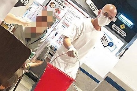 Tai tu TVB Banh Hoai An lam phuc vu quan an hinh anh