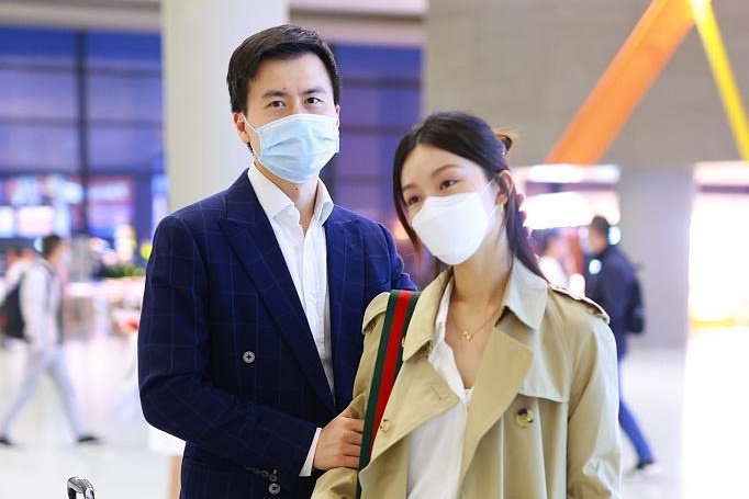 Hon nhan cua Van Vinh San sau mot nam cuoi hinh anh