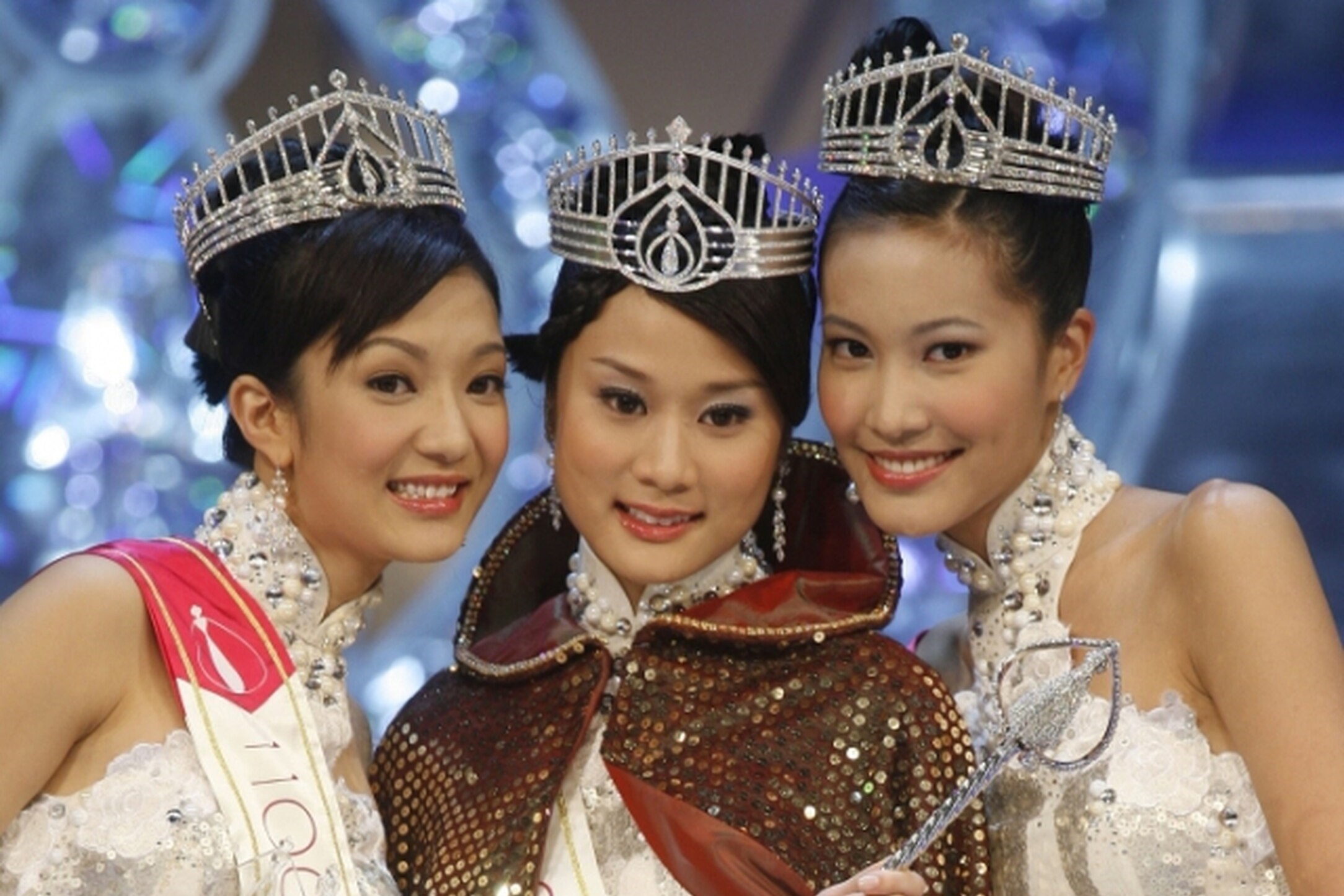 A hau Hong Kong 2007 thong bao ket hon hinh anh