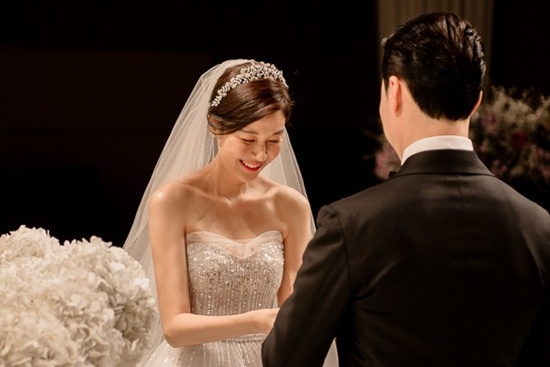 Hon nhan cua cac bieu tuong sac dep Han Quoc va dai gia hinh anh