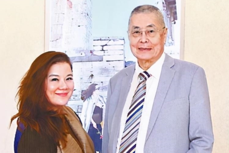 Bac thay piano Trung Quoc lam cha o tuoi 81 hinh anh