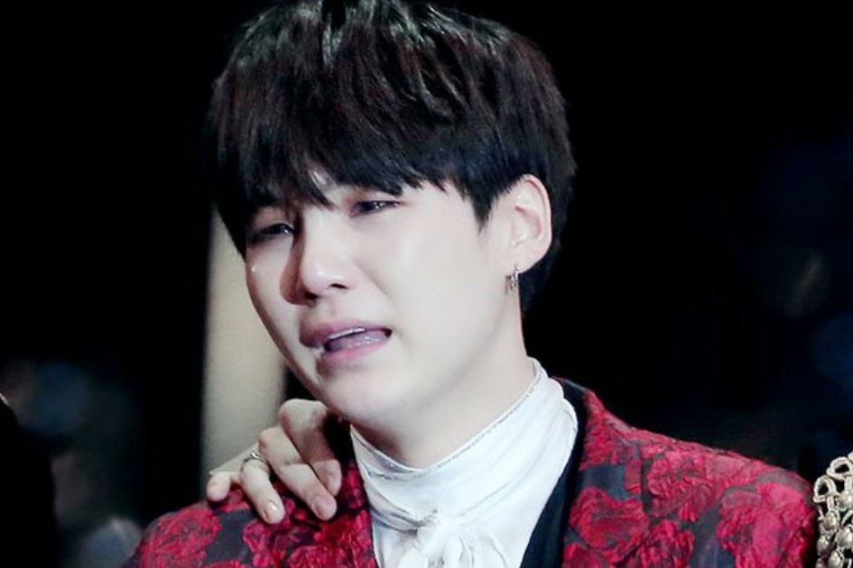 Thanh vien BTS bat khoc khi nhan de cu Grammy hinh anh