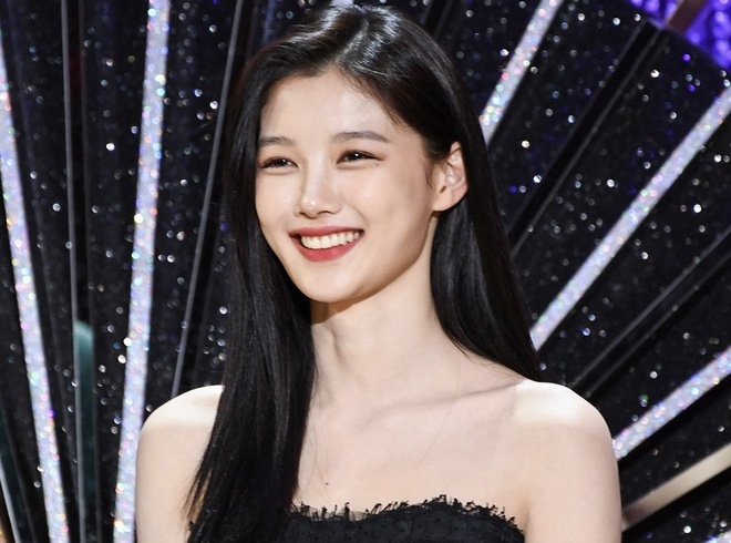 Nhan sac noi bat cua 'em gai quoc dan' Kim Yoo Jung hinh anh