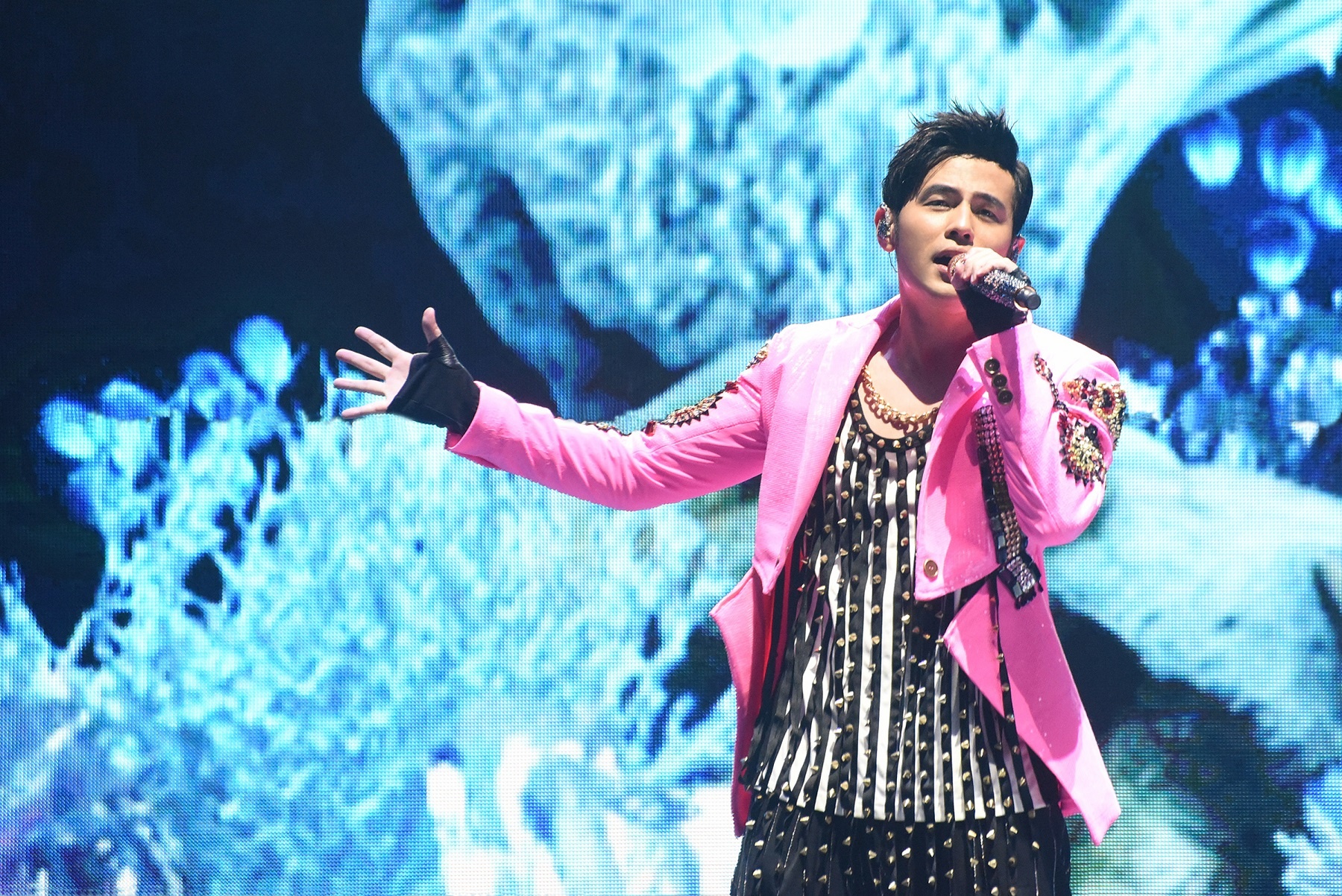 Khung hoang nganh giai tri Trung Quoc anh 4