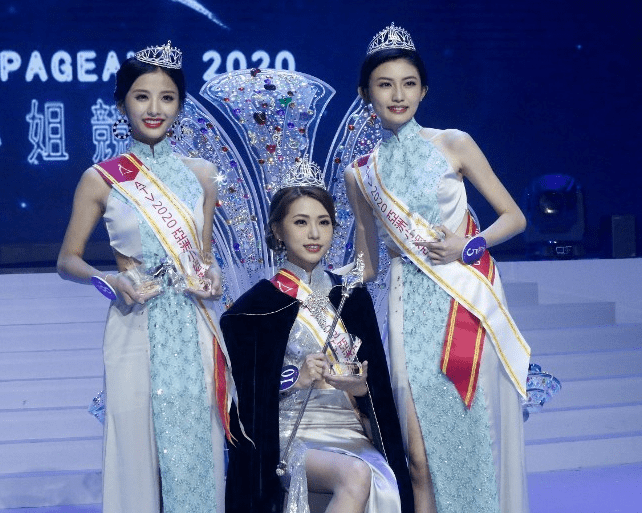 Nhung sao Trung Quoc bo ve giua su kien anh 9