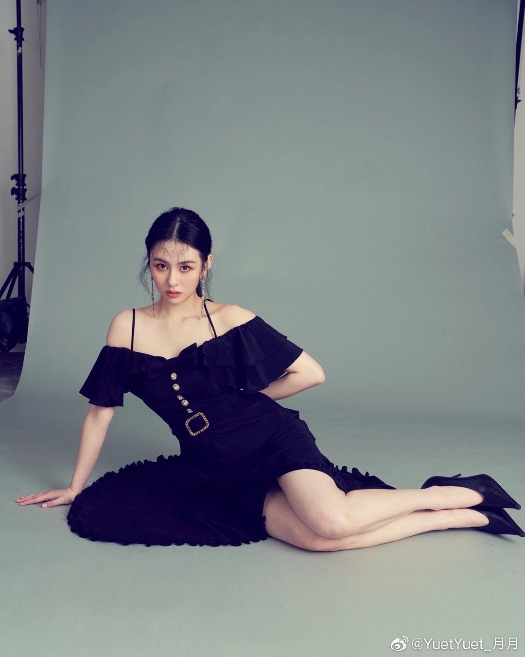 Con gai Khau Thuc Trinh bi ban be tay chay anh 1